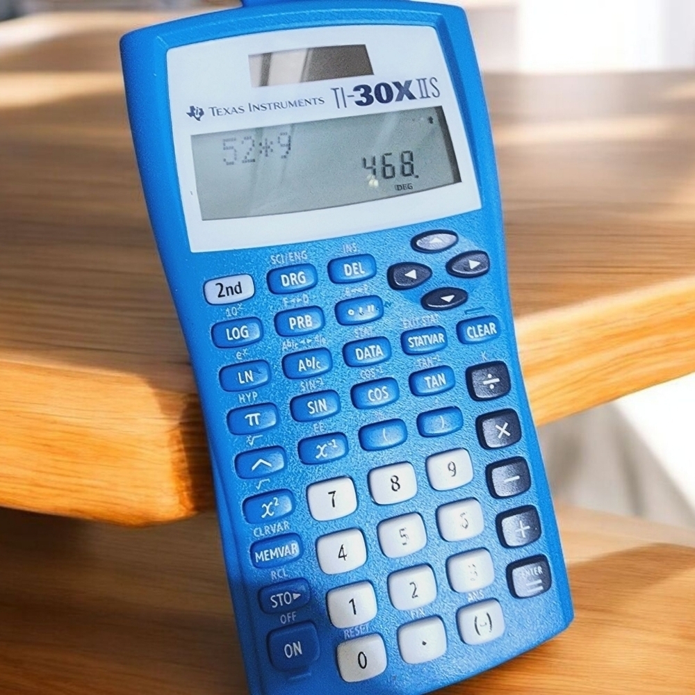 EUC Texas Instruments TI-30XIIS Dual-Line Display Scientific Calculator in Blue - Picture 2 of 5